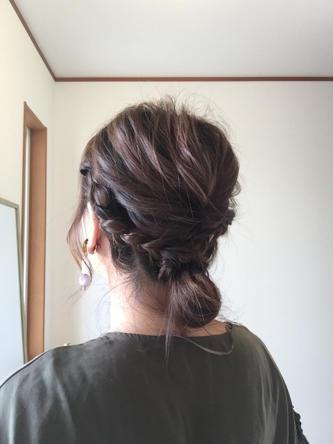 華やかな三つ編み お団子アレンジ アゲツヤで作る ３０代の毎日ヘアアレンジ